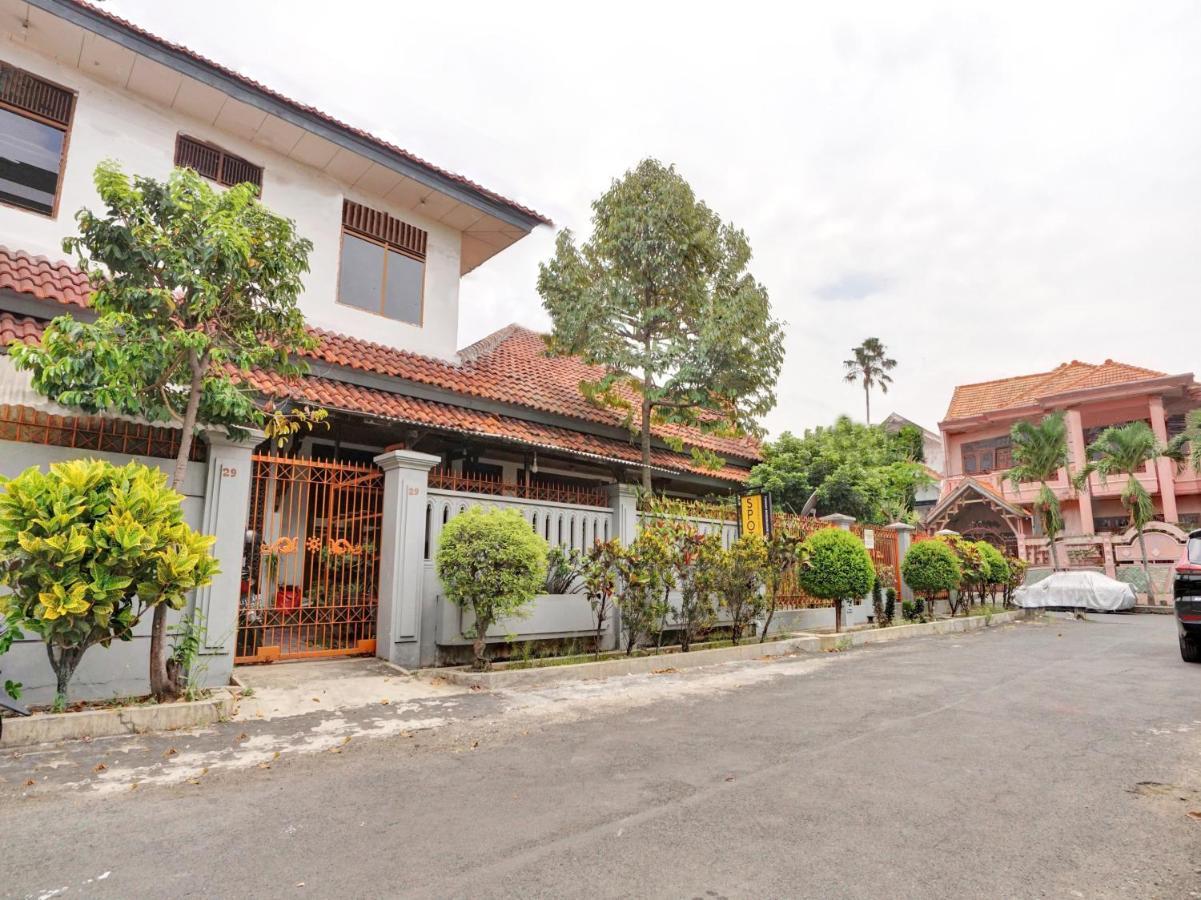 Oyo Life 90539 Taman Borobudur Guest House Syariah Blimbing  Exterior photo