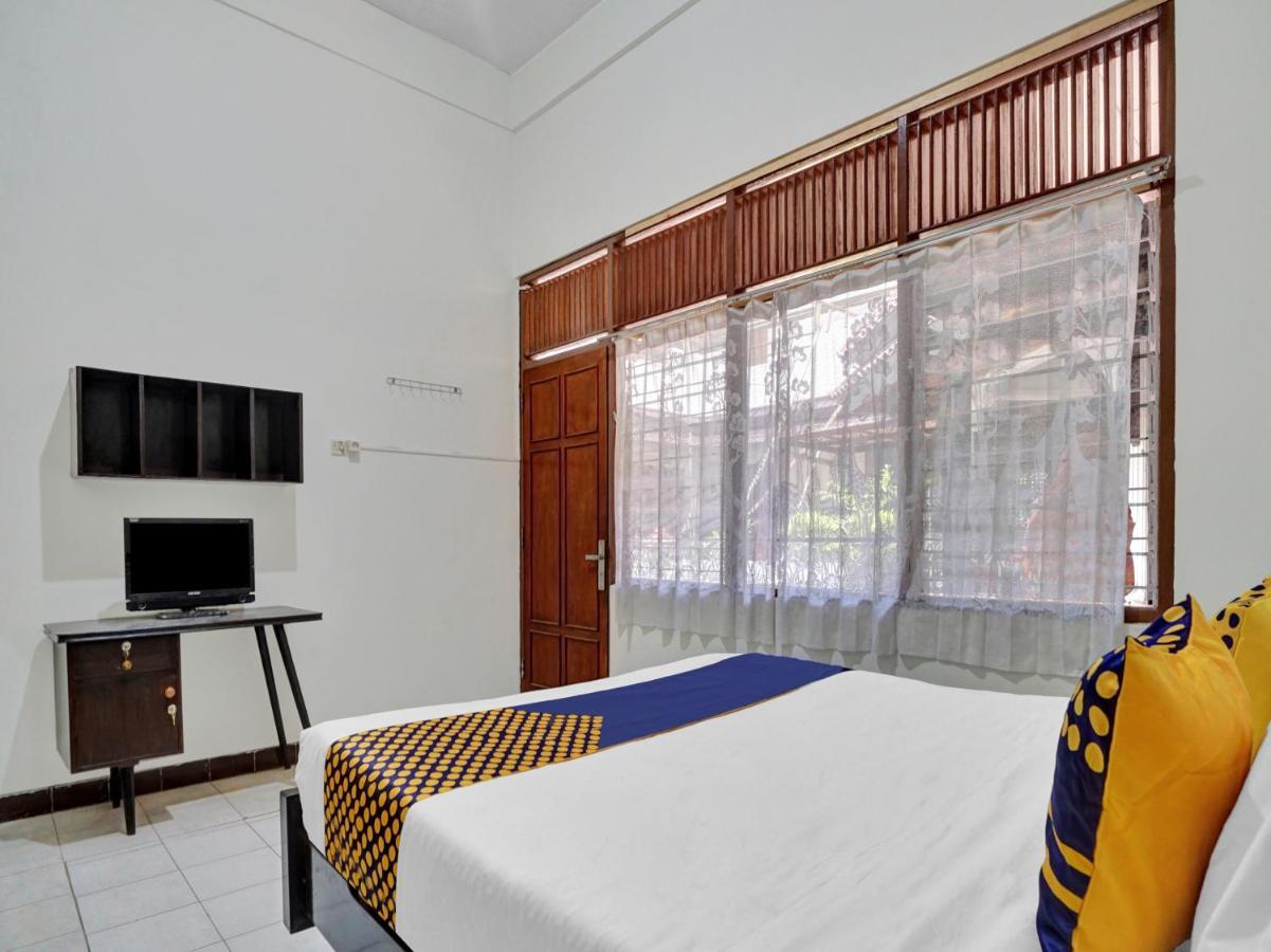 Oyo Life 90539 Taman Borobudur Guest House Syariah Blimbing  Exterior photo