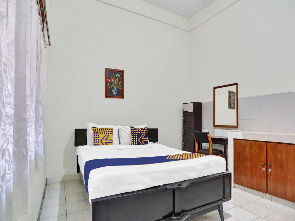 Oyo Life 90539 Taman Borobudur Guest House Syariah Blimbing  Exterior photo