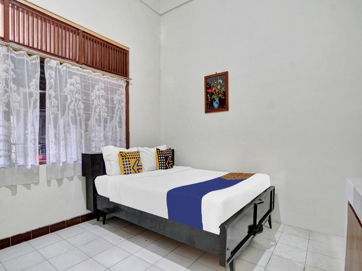 Oyo Life 90539 Taman Borobudur Guest House Syariah Blimbing  Exterior photo
